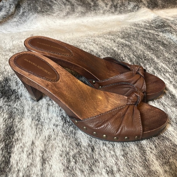 Banana Republic Made In Italy Woden Heel Open Toe Clog - Picture 2 of 13